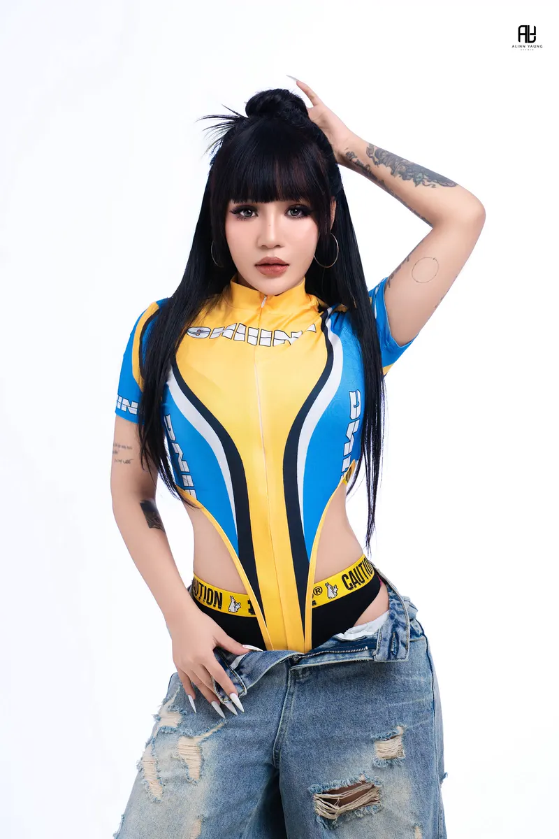 LOLLY press photo 01: yellow & blue bodysuit