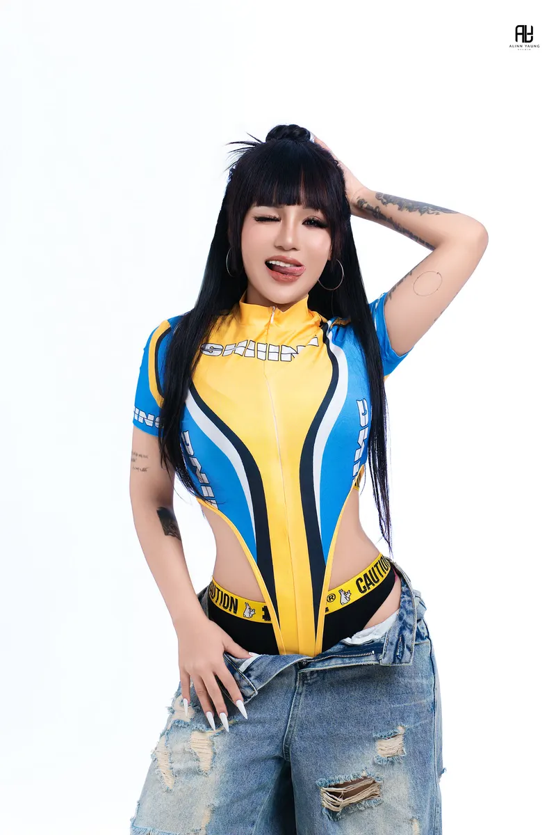 LOLLY press photo 03: yellow & blue bodysuit